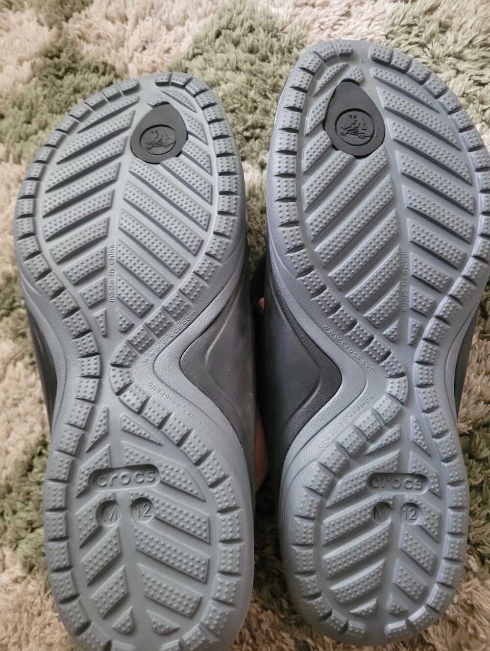 NEW CROCS Black/Charcoal Modi 2.0 Flip - Picture 3 of 4